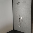 Oltens Sondera Lagan deszczownica 30x30 cm kwadratowa z ramieniem ściennym chrom 36015100