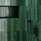 Omnires przyłącze kątowe z uchwytem czarny półpołysk 8873BL