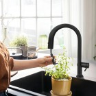 Hansgrohe Aqittura M91 bateria kuchenna stojąca zestaw startowy czarny mat 76801670