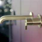 Deante Silia bateria umywalkowa podtynkowa wylewka 22,3 cm złoty szczotkowany BQS_R54L