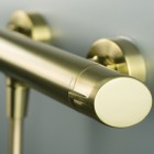 Deante Arnika bateria natryskowa ścienna złoto szczotkowane BQA_R40M