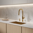 Omnires Bend bateria kuchenna stojąca z wyciąganą wylewką złoty połysk BE6455GL