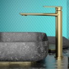 Vedo Aletta Spazzo bateria umywalkowa stojąca wysoka z korkiem klik klak złoto szczotkowane VBA5003/C/SZ