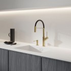 Omnires Vita bateria kuchenna stojąca z wyciąganą wylewką mosiądz szczotkowany VI6350BLBSB