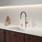 Omnires Vita bateria kuchenna stojąca z wyciąganą wylewką miedź szczotkowana VI6350BLCPB