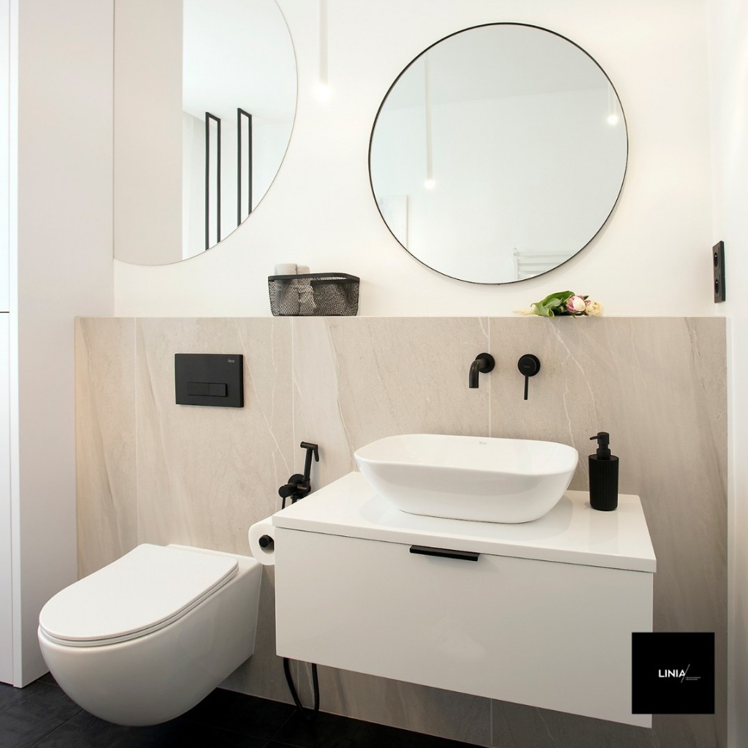 Biała łazienka z wanną wolnostojącą!