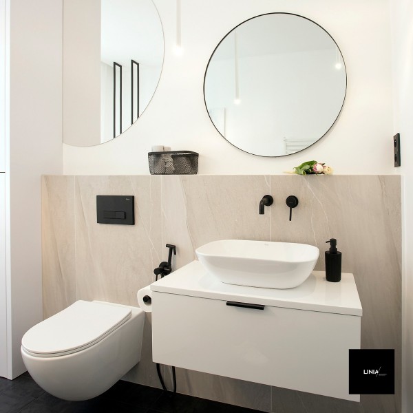 Biała łazienka z wanną wolnostojącą!