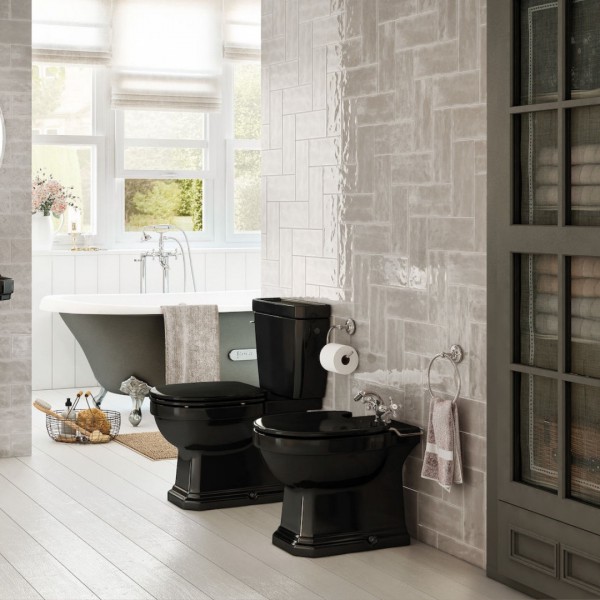 Czarna łazienka w stylu retro z ceramiką Roca Carmen Black!