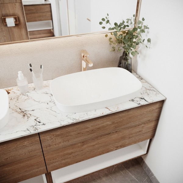 Złota łazienka na poddaszu z wanną wolnostojącą!