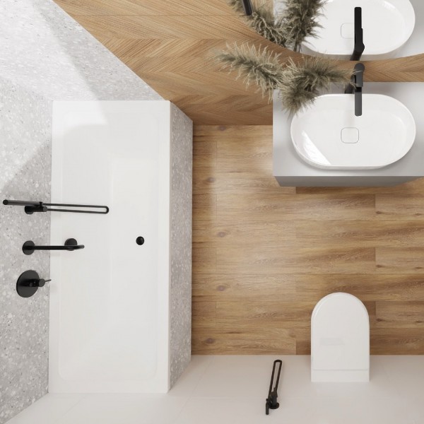 Jasna łazienka na poddaszu z wanną!