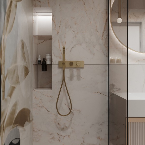 Mała łazienka w bloku ze złotą armaturą!