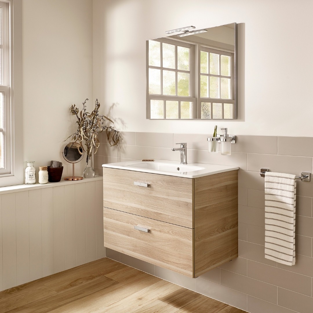 Łazienka w stylu prowansalskim z meblami łazienkowymi Roca Victoria! 