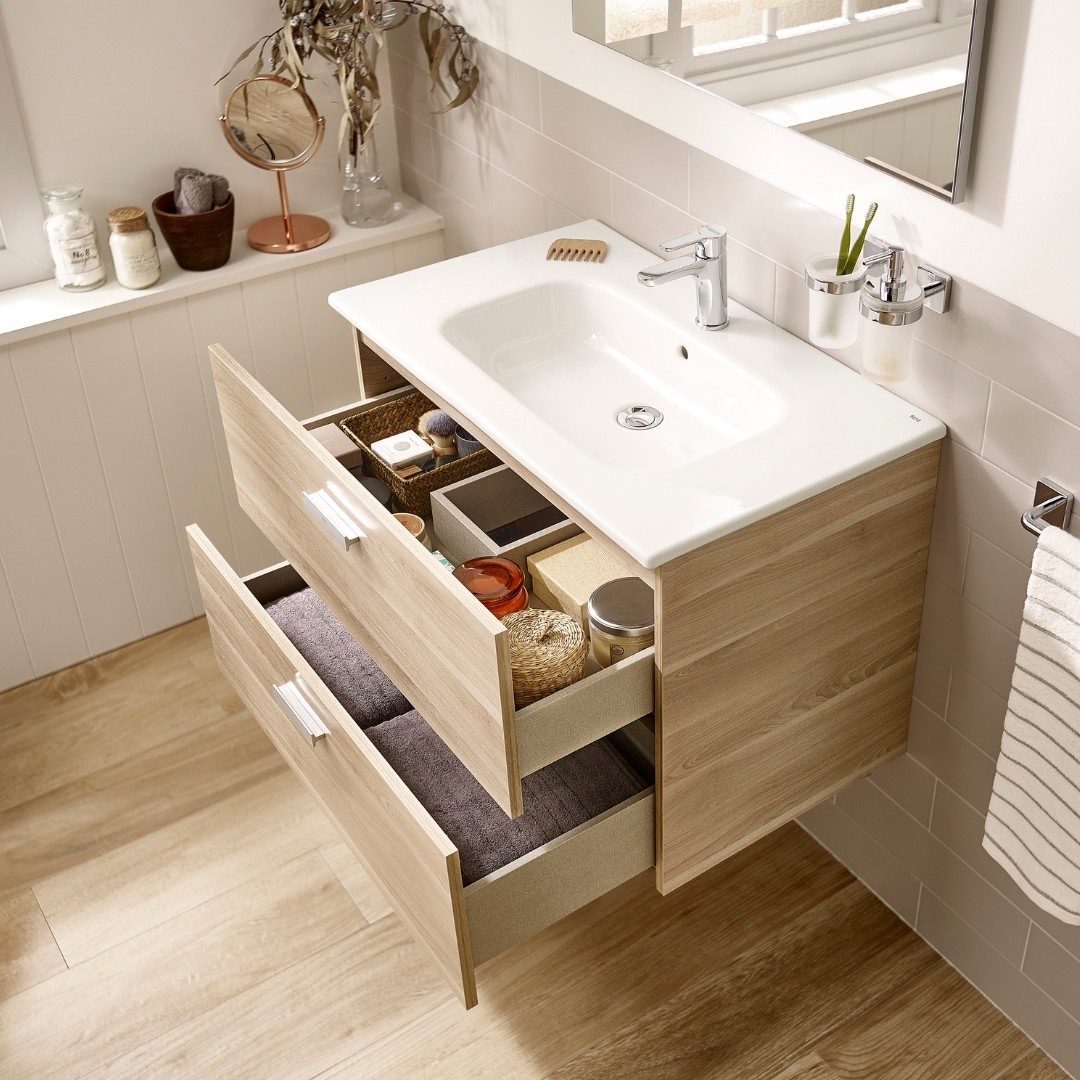 Łazienka w stylu prowansalskim z meblami łazienkowymi Roca Victoria! 