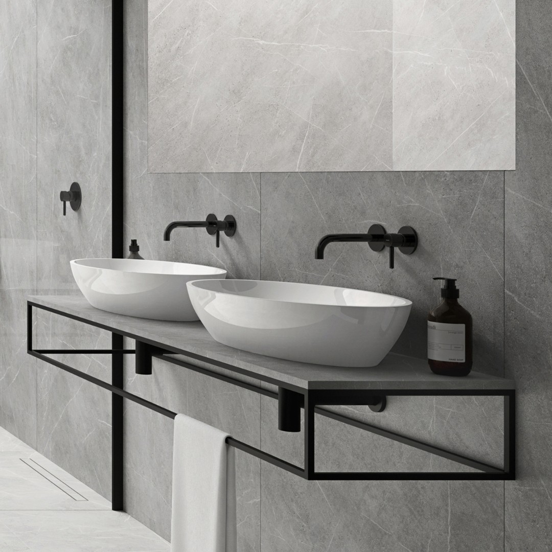 Minimalistyczna łazienka z produktami Omnires!