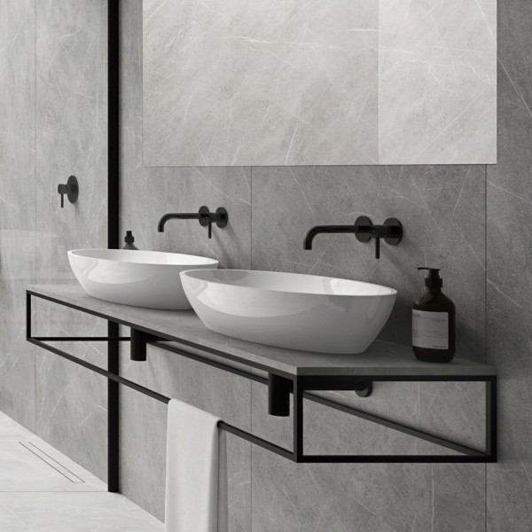 Minimalistyczna łazienka z produktami Omnires!