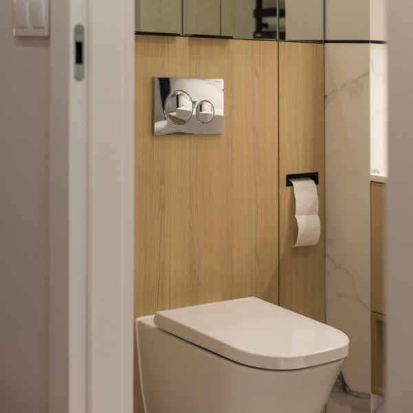 Łazienka w bloku z wanną z parawanem!