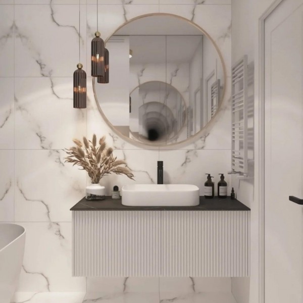 Boho Chic z nutą elegancji: unikalna łazienka z marmuropodobnymi i kolorowymi płytkami!