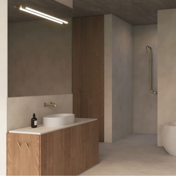 Nastrojowa nowoczesna łazienka: Beże, drewno i złote akcenty w serii Deante Silia!