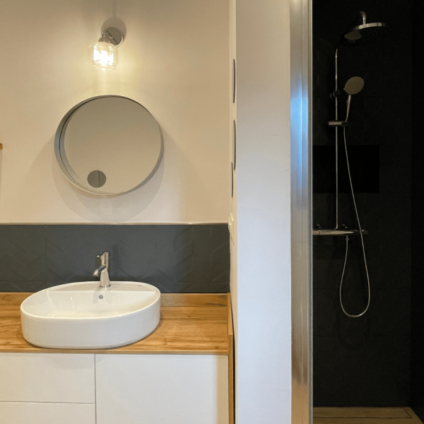 Łazienka z wanną i prysznicem!