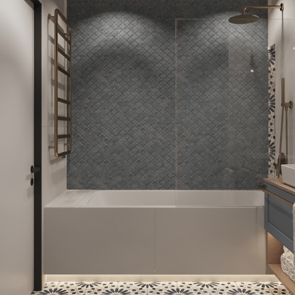 Stylowa mała łazienka z wanną i parawanem prysznicowym