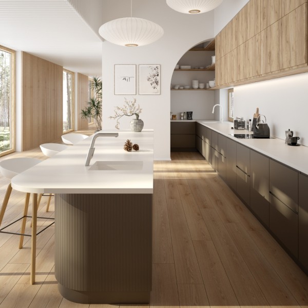 Jasna kuchnia: biały zlew z kompozytu i bateria z wyciąganą wylewką