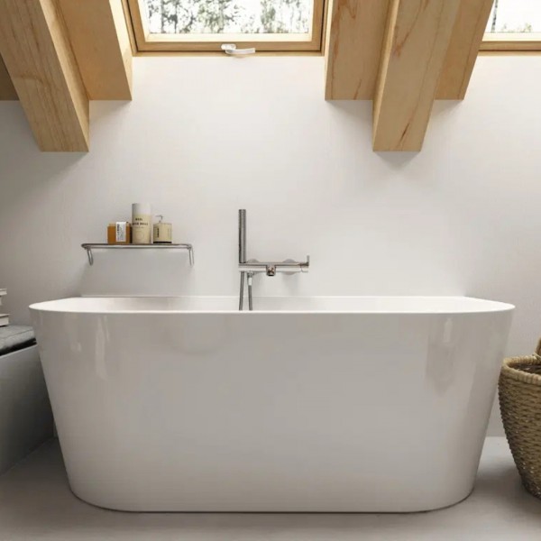 Łazienka na poddaszu z owalną umywalką i bidetką ścienną