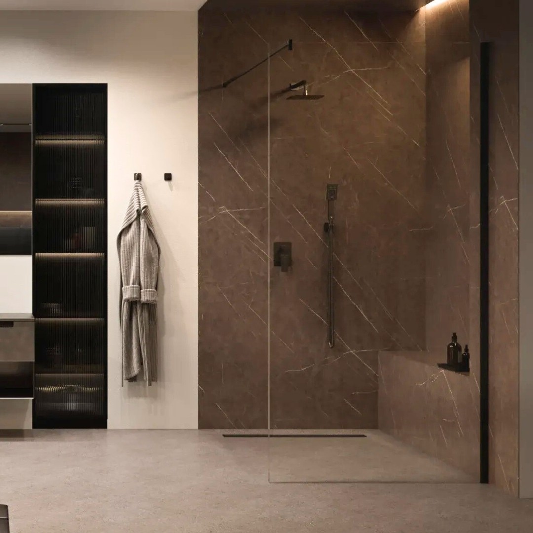 Czarna umywalka nablatowa owalna w eleganckiej łazience z grafitowymi akcentami