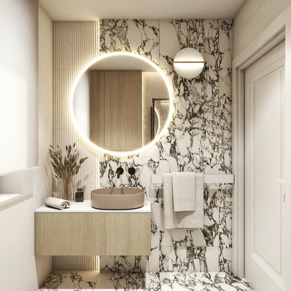 Łazienka soft minimalizm z marmurem i zestawem podtynkowym Geberit