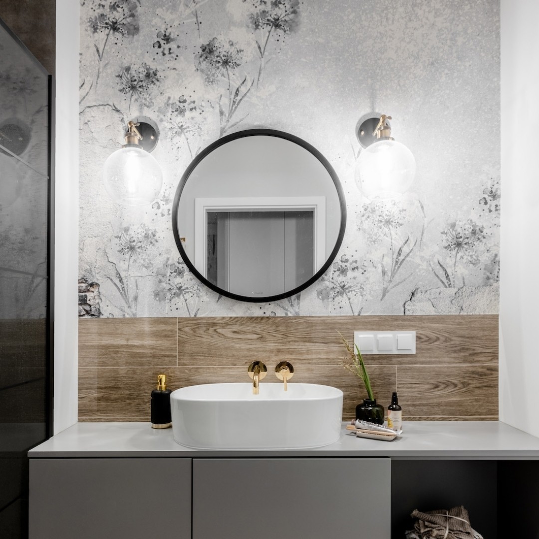 Nowoczesna łazienka ze złotą armaturą!